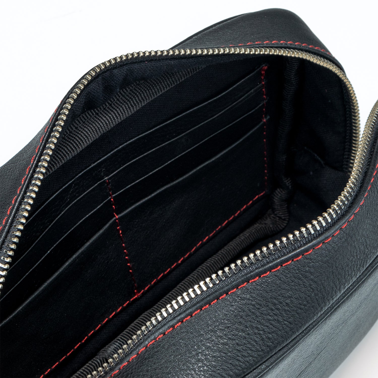 NECESER TORINO NEGRO CON COSTURAS ROJAS